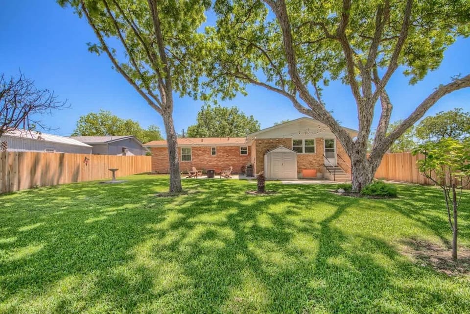 DT 430 Mommas House on Landa House in New Braunfels