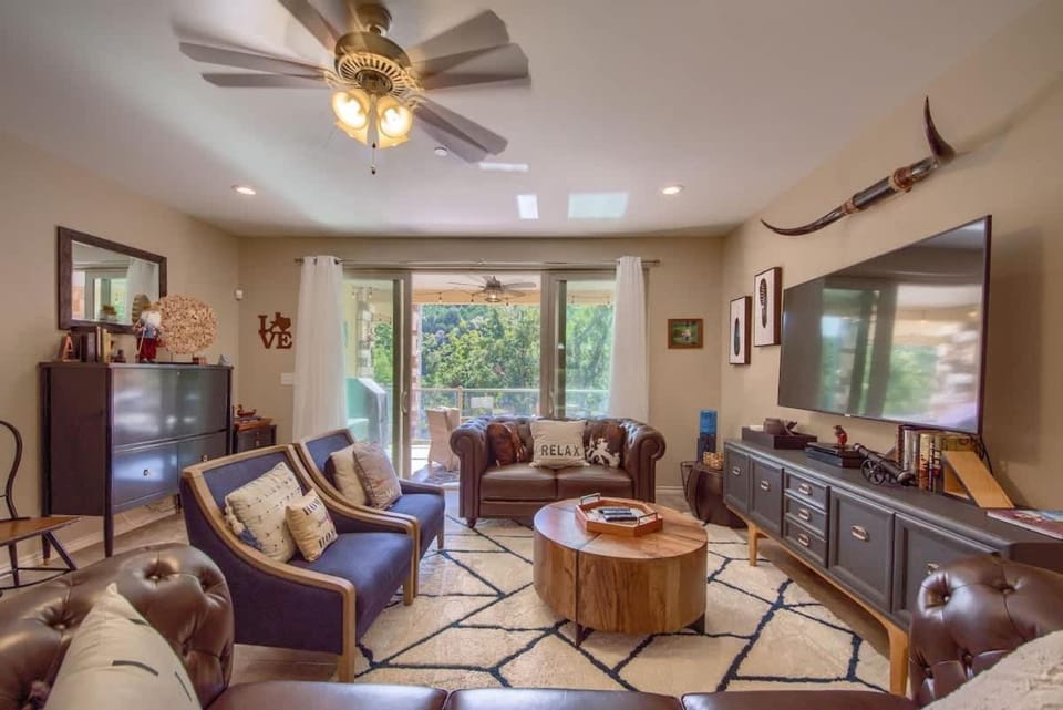 RG 211 Guadalupe River Oasis House in Canyon Lake