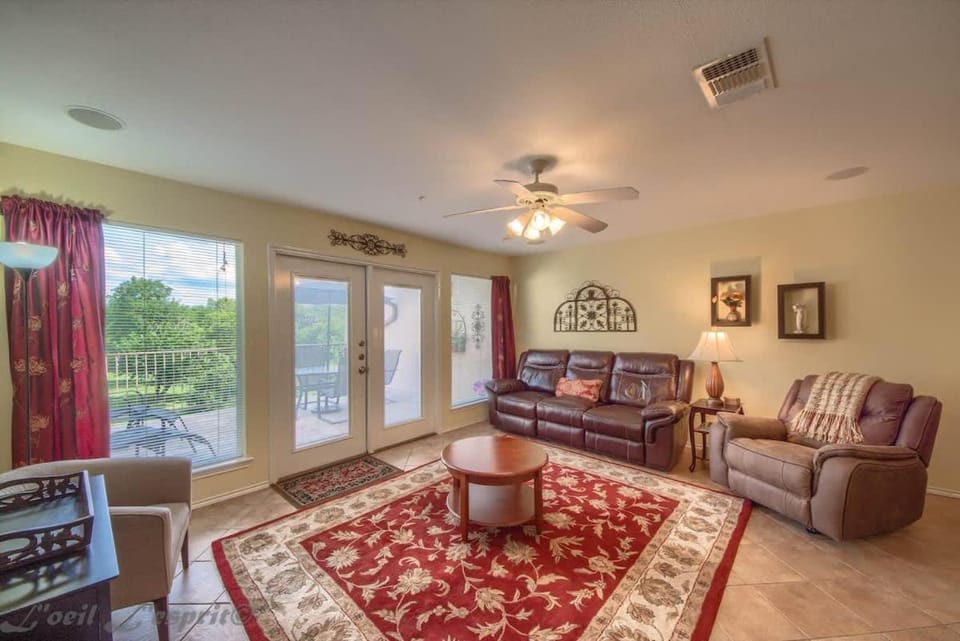 WW G302 River Vista House in New Braunfels
