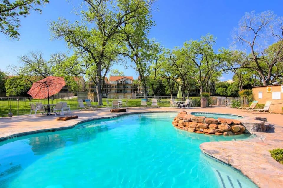 WW G302 River Vista House in New Braunfels