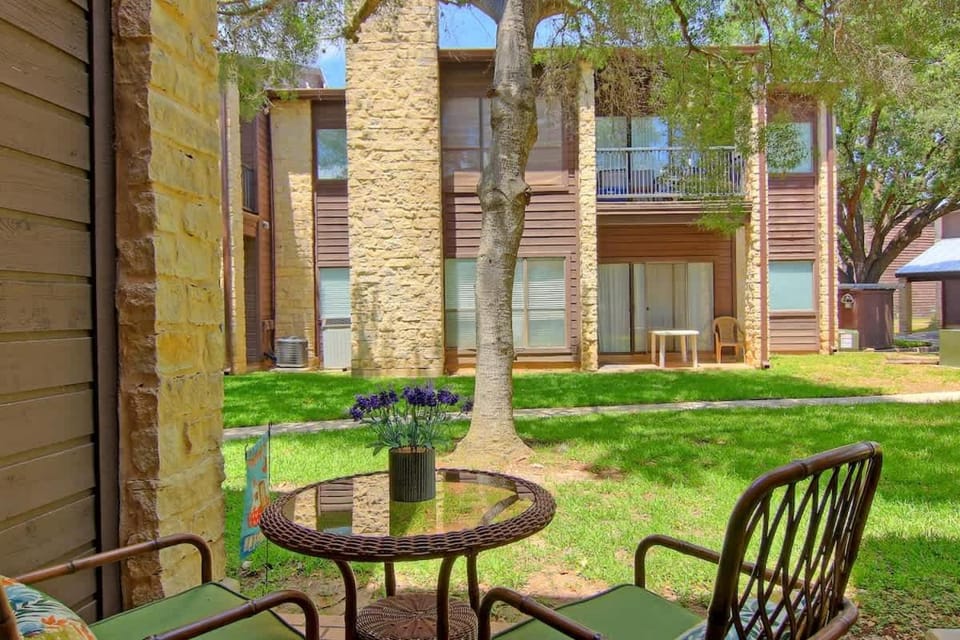 CW B103 Go With The Flow House in New Braunfels
