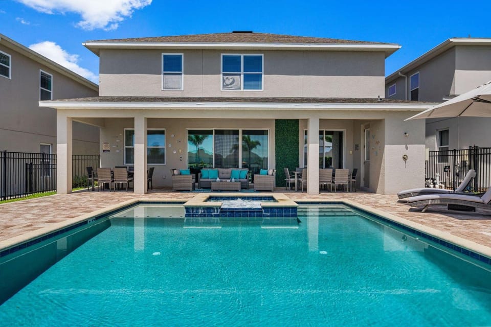 Elegant 8 Bdrm Villa With Games Room at Encore House in Bay Lake