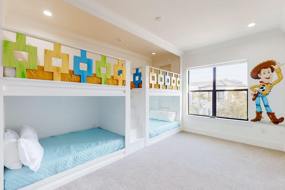 Bright Chic 7 Bdrm Oasis with Private Pool and Spa at Reunion House in Four Corners