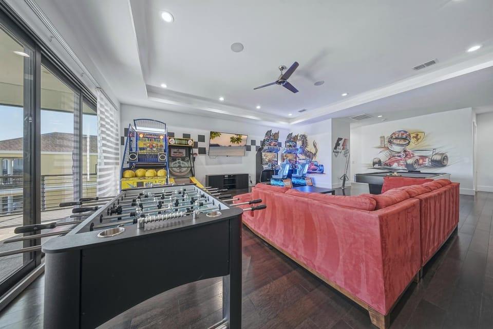 Bright Chic 7 Bdrm Oasis with Private Pool and Spa at Reunion House in Osceola County
