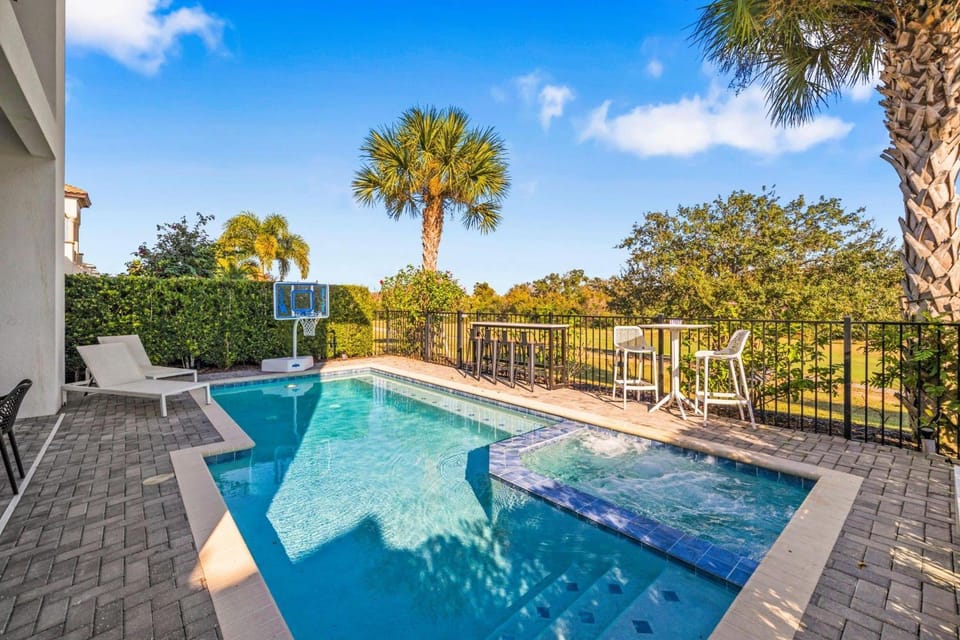 Modern 7 Bdrm Villa with Games Room at Reunion House in Four Corners