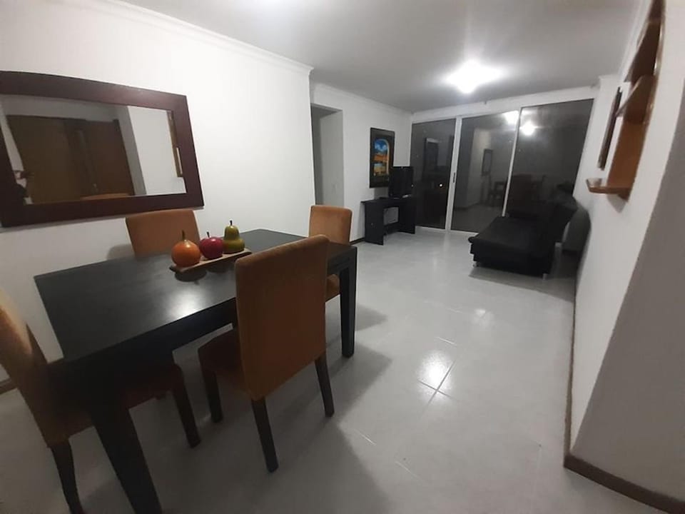 Restaurant/places to eat, TV and multimedia, Seating area, Dining area
