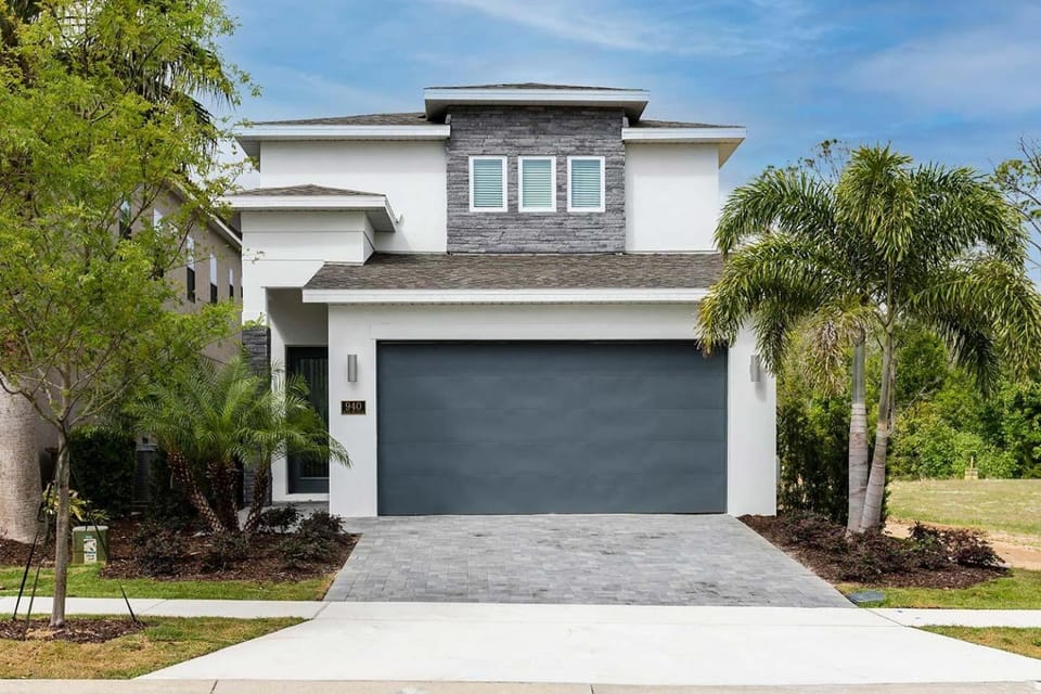 Lavish 4 Bdrm Estate with Home Theater in Reunion House in Reunion