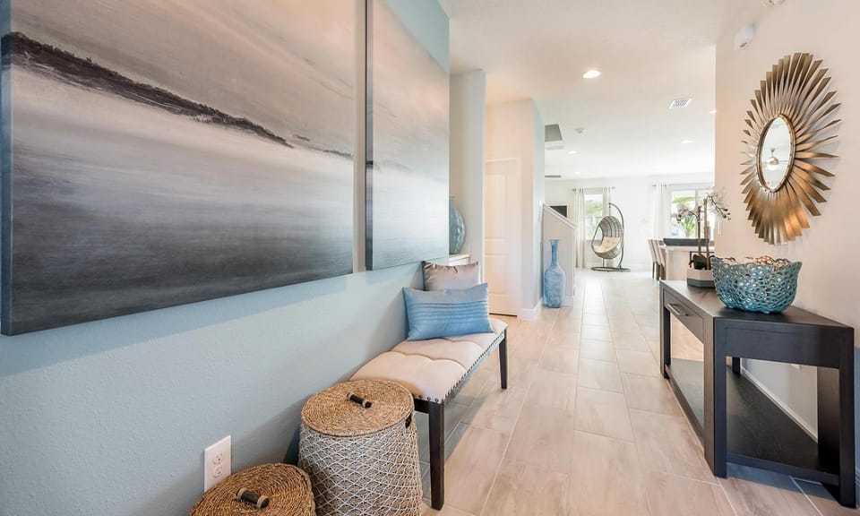 Contemporary 8 Bdrm Villa with Putting Green at Encore House in Four Corners