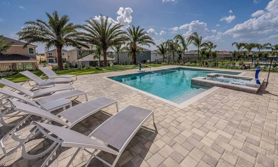 Contemporary 8 Bdrm Villa with Putting Green at Encore House in Four Corners