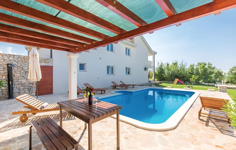 Swimming pool, sunbed
