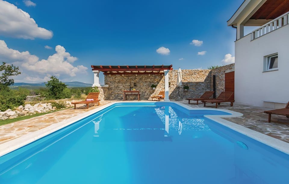 Pool view, Swimming pool, sunbed
