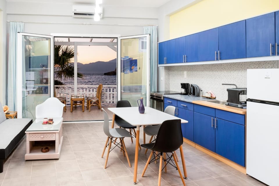 Dining area, oven, stove
