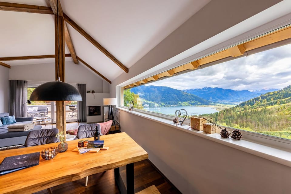 Living room, Lake view, Mountain view