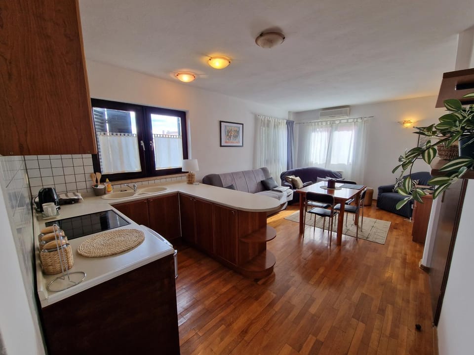 Kitchen or kitchenette, Living room, Photo of the whole room, Seating area, Dining area