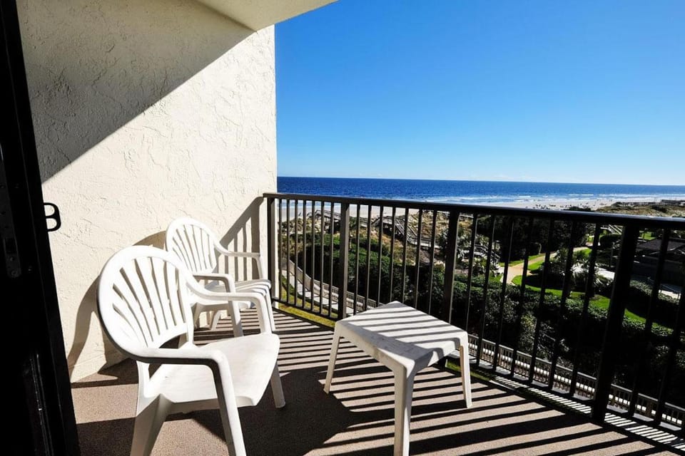 Beachside Serenity Inviting 2BR Resort Amenities House in South Carolina