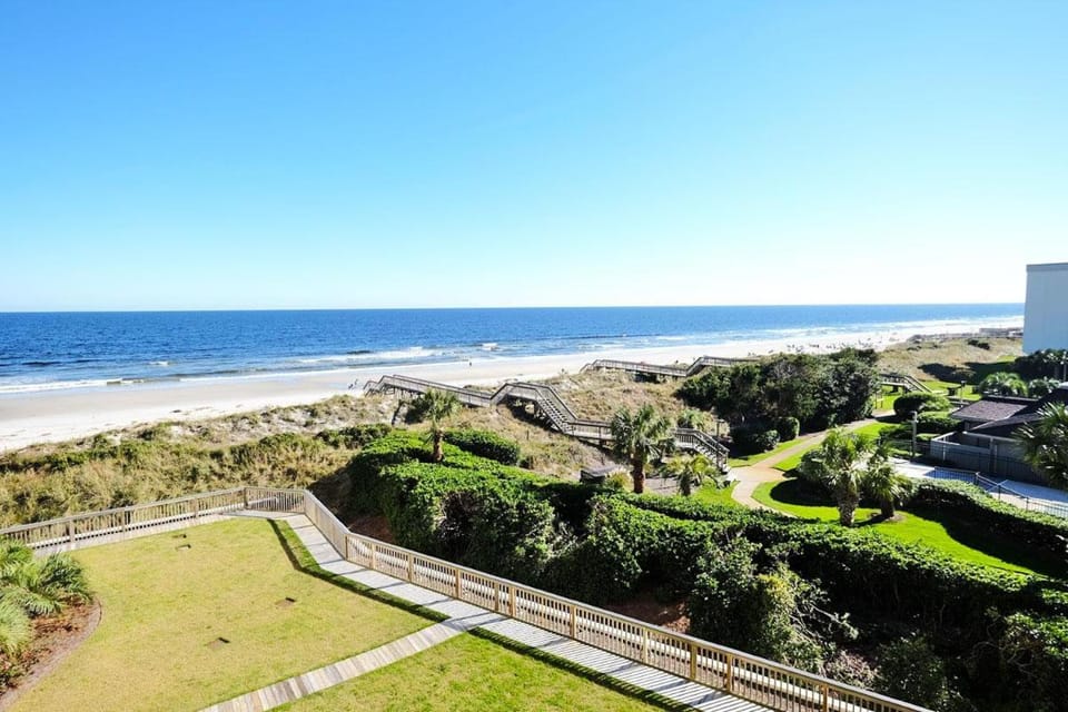Beachside Serenity Inviting 2BR Resort Amenities House in South Carolina