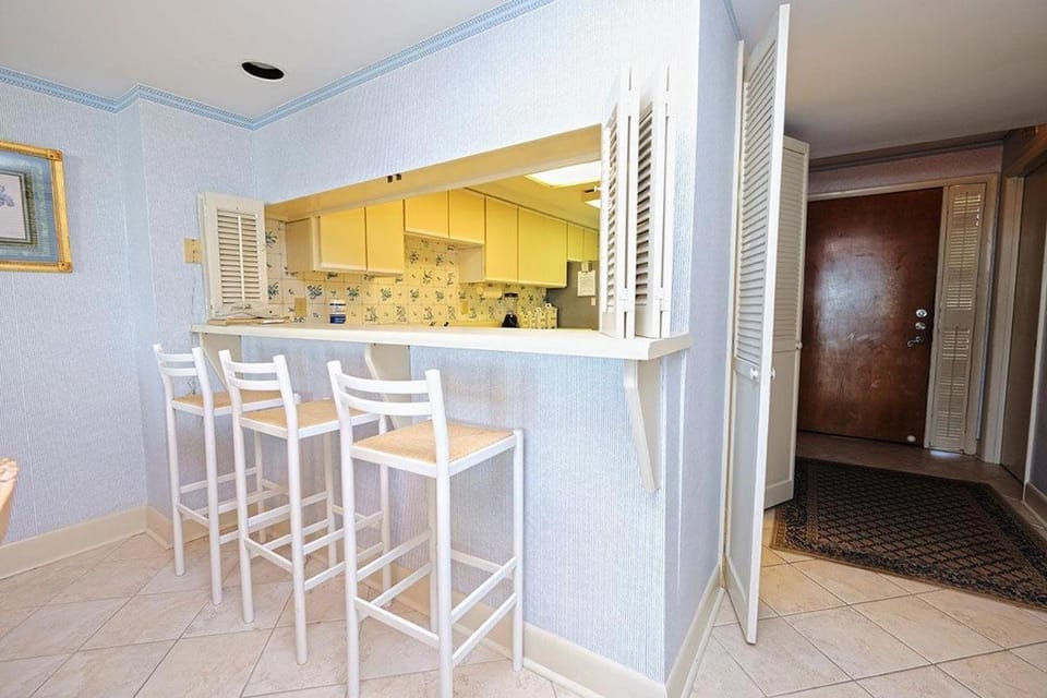Coastal Oasis Inviting 3BR Condo with Resort Pool House in South Carolina