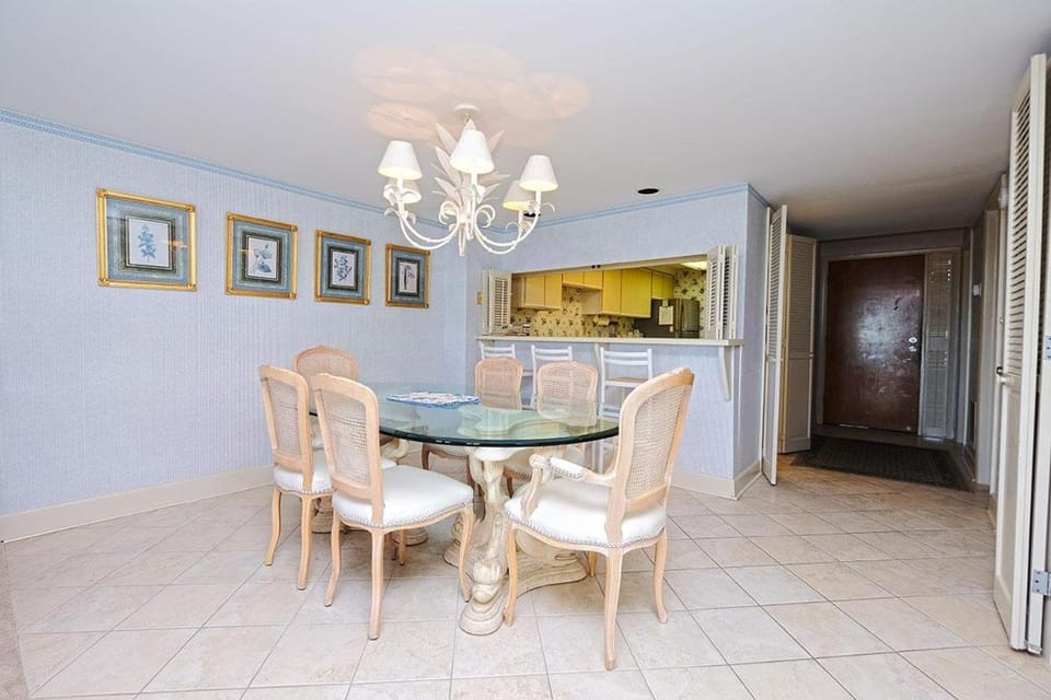 Coastal Oasis Inviting 3BR Condo with Resort Pool House in South Carolina