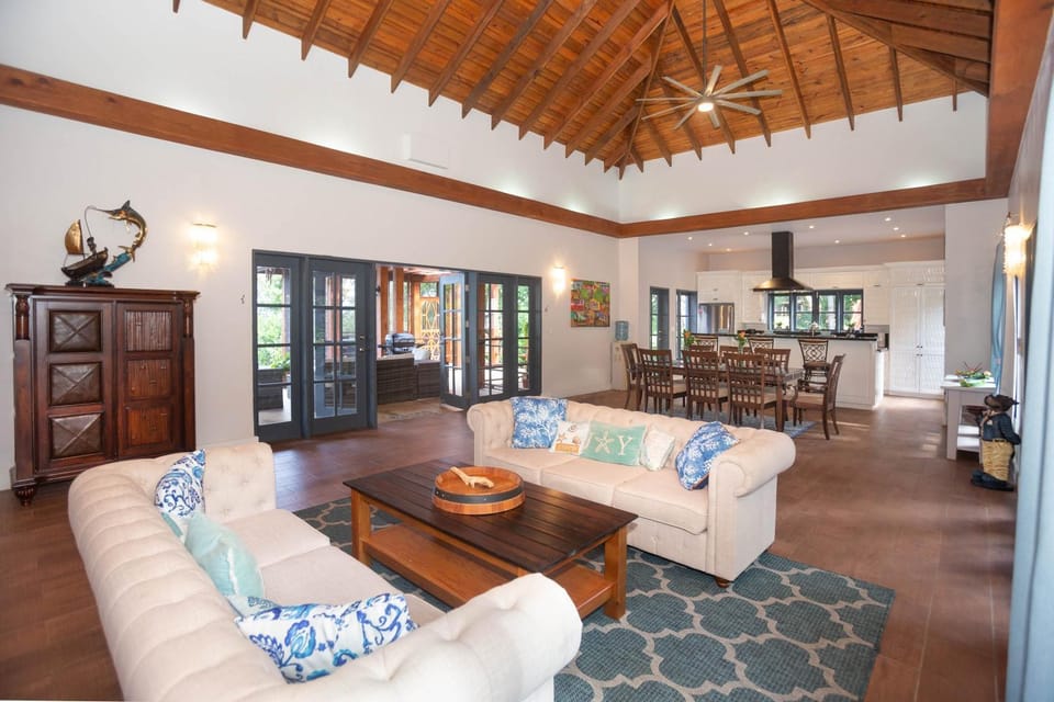 Casa Catarata home House in Bay Islands Department