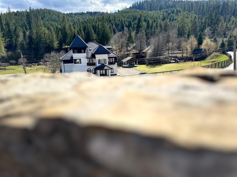 Property building, Nearby landmark, Day, Natural landscape, Mountain view