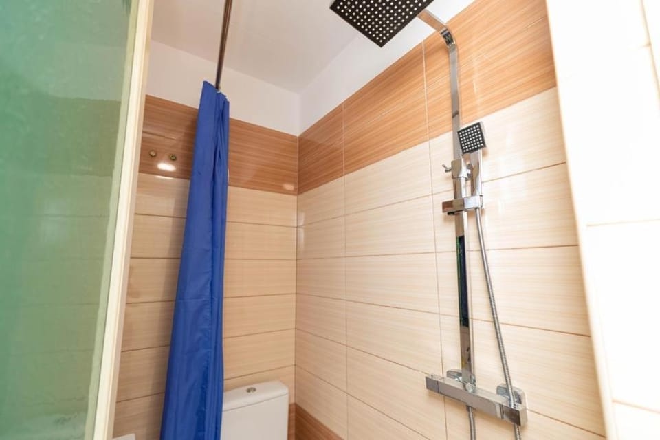 PREMIER GUEST HOUSE Bed and Breakfast in Vlorë