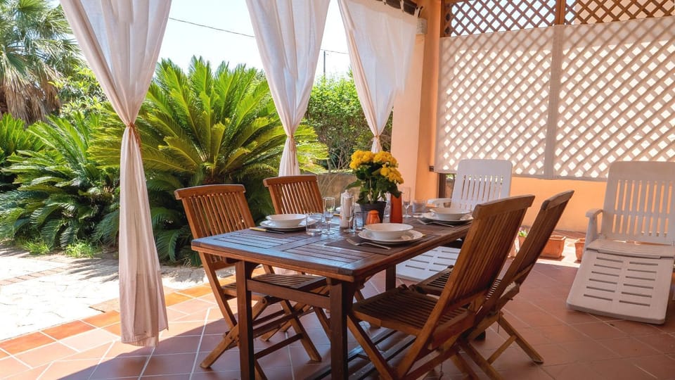 Patio, Spring, Day, Balcony/Terrace, Dining area, Garden view