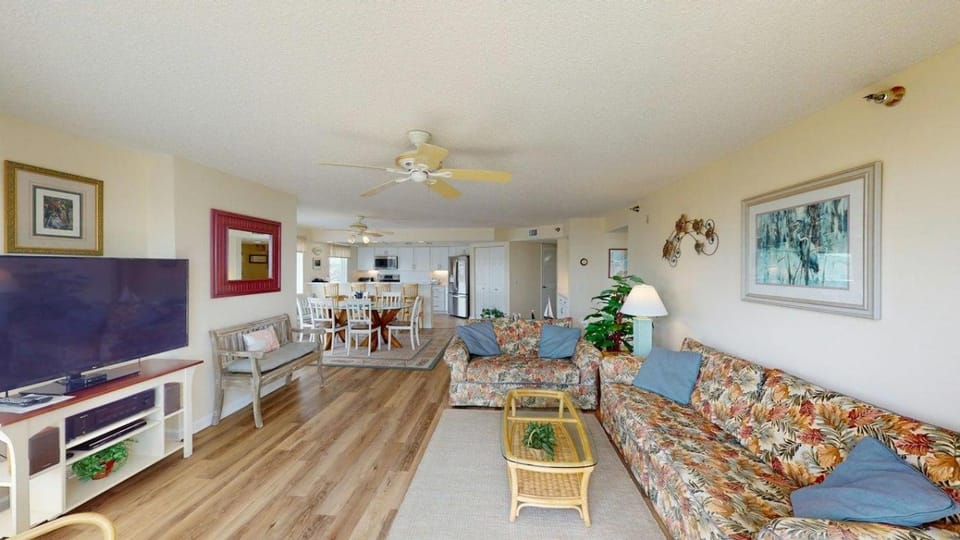 Beachfront Haven 2BR Retreat Litchfield By the Sea House in South Carolina