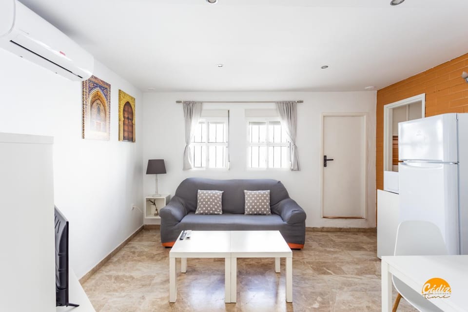Apartamento Encanto Gaditano con Terraza by Cádiz Time Apartment in Cadiz