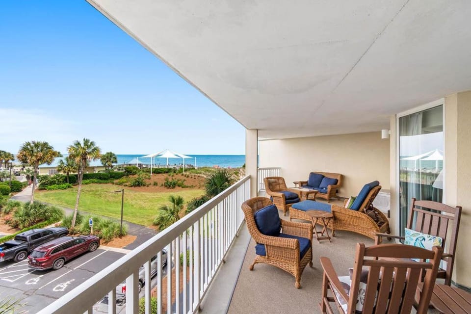 Beachfront Getaway Luxurious 3BR with Ocean Views House in South Carolina