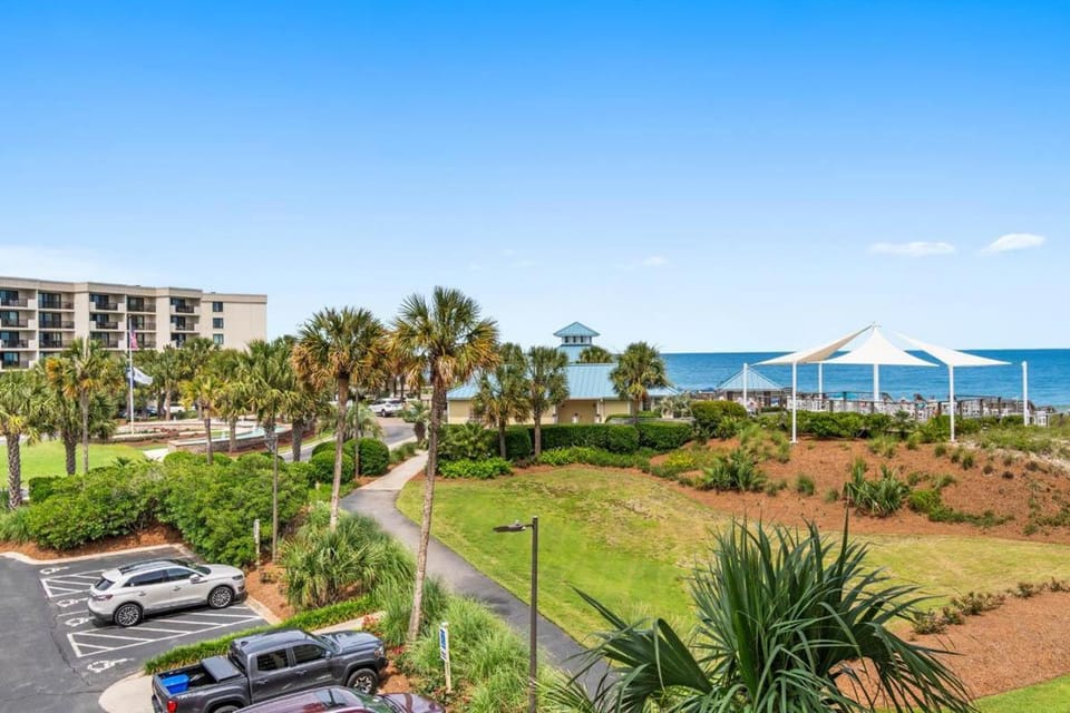 Beachfront Getaway Luxurious 3BR with Ocean Views House in South Carolina