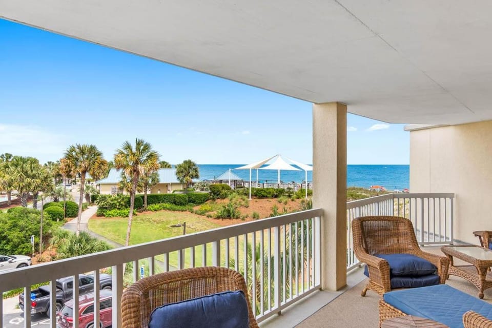 Beachfront Getaway Luxurious 3BR with Ocean Views House in South Carolina