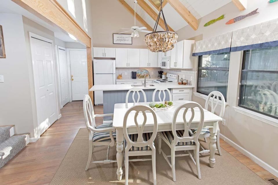 Cozy Coastal Escape 3BR 3BA Lakefront Tranquility House in South Carolina