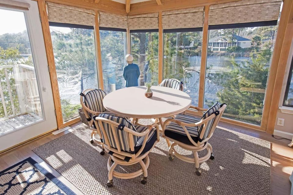 Cozy Coastal Escape 3BR 3BA Lakefront Tranquility House in South Carolina
