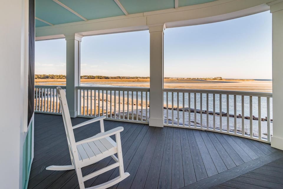 Paradise Point: Luxury Beachfront Home with Views House in Pawleys Island