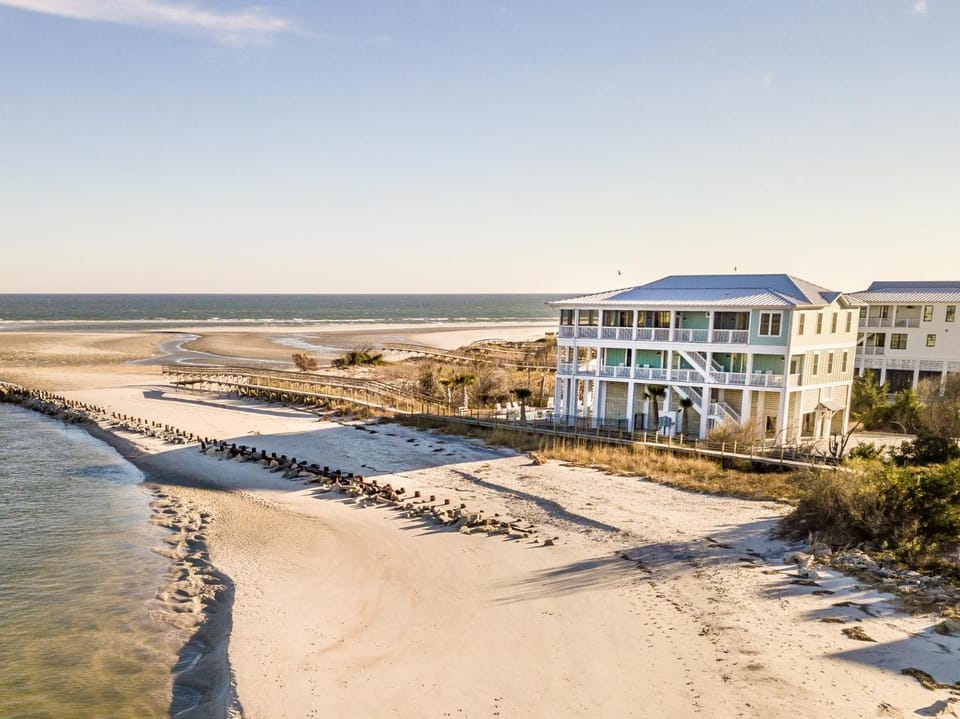 Paradise Point: Luxury Beachfront Home with Views House in Pawleys Island
