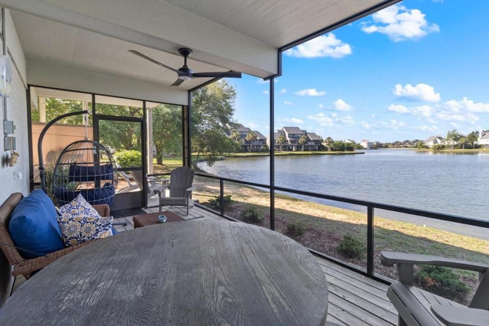Island Serenity Lake View 3 Bedroom with Amenities House in South Carolina