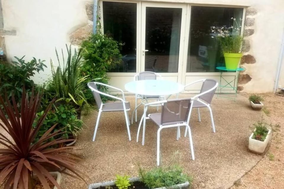 Petit gîte ou chambre d'hôtes 2/4 personnes House in Bourgogne-Franche-Comté