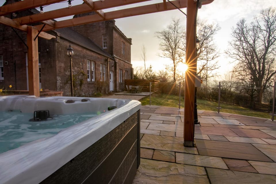 Property building, Hot Tub