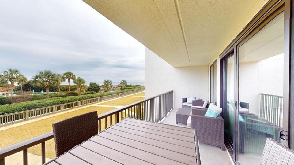 CoastalRetreat Beachfront 3BR Litchfield By theSea House in South Carolina