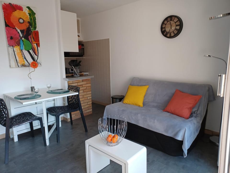 Appart cosy en bord de mer - port Santia Lucia St Raphaël Apartment in Saint-Raphael