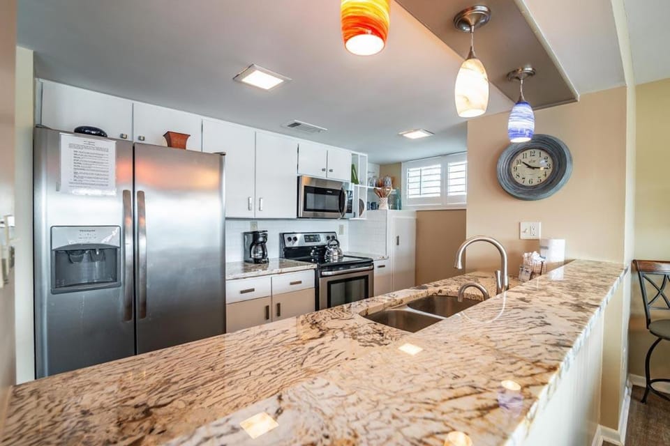 Serene Lakeview Retreat 3BR Villa Beach Access House in South Carolina