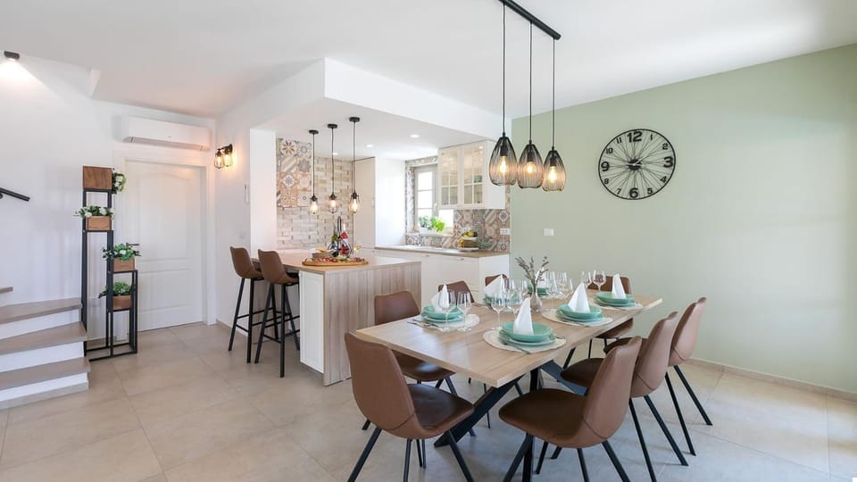 Property building, Seating area, Dining area, air conditioner