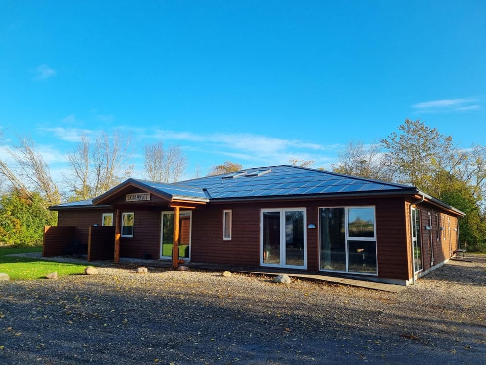 Property building, Day