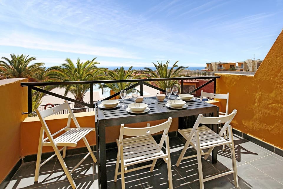 Property building, Balcony/Terrace, Living room