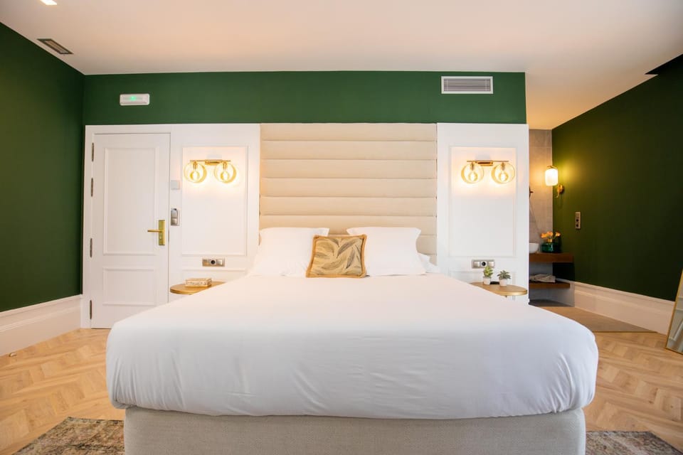 Bed, Photo of the whole room