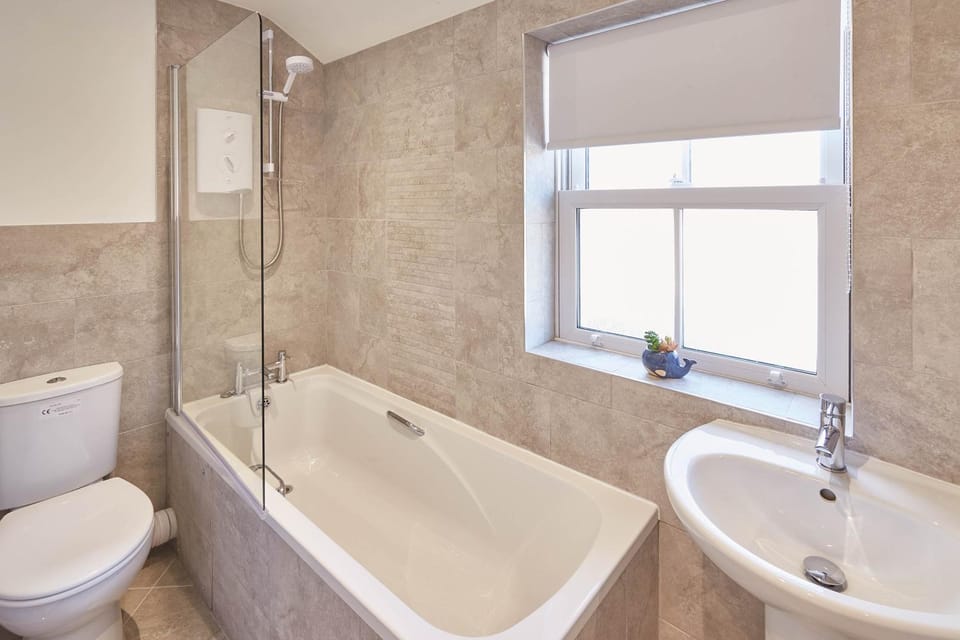 Shower, Toilet, Bathroom, Bath