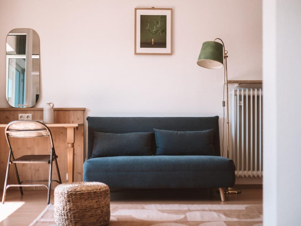 Photo of the whole room, Seating area