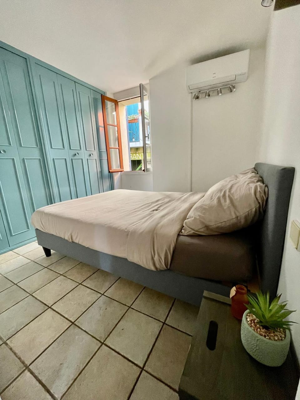 T2 rue piétonne Le Lavandou climatisé Apartment in Le Lavandou