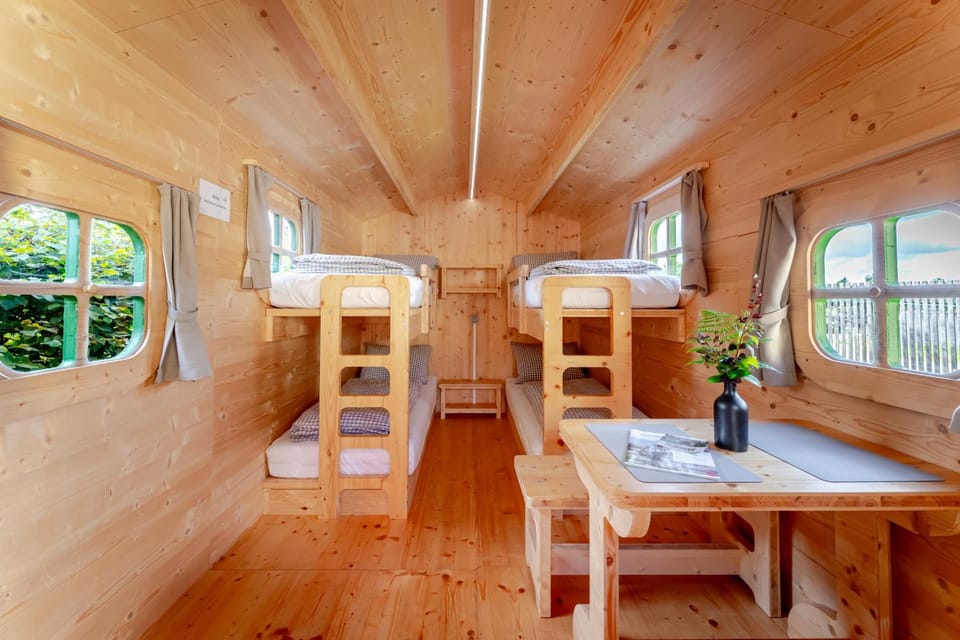 Decorative detail, Seating area, bunk bed, internet