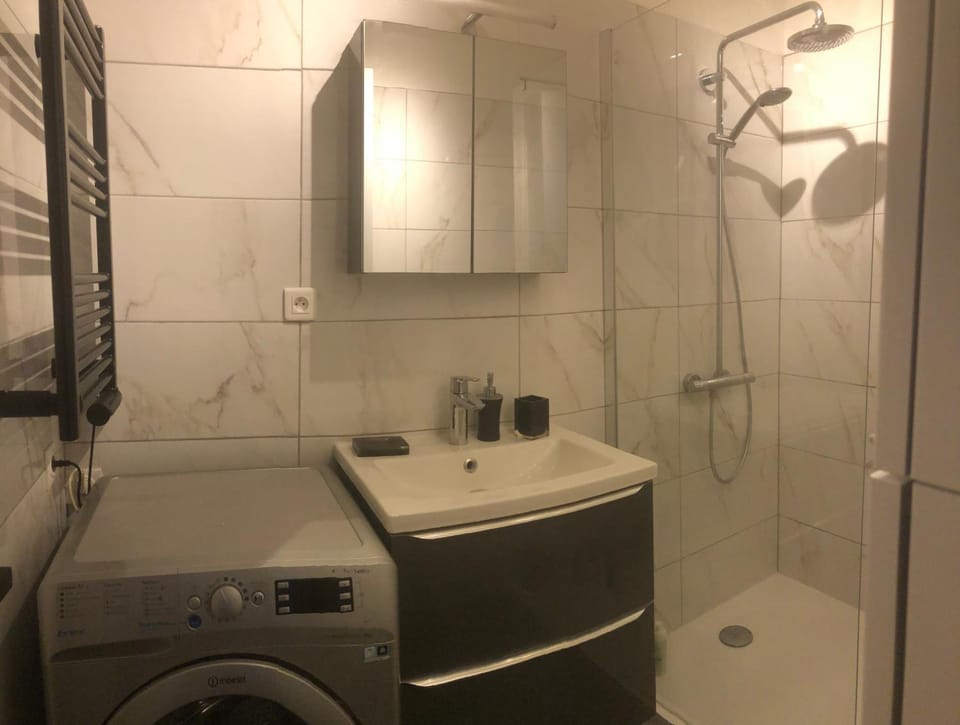 Shower, Bathroom, washing machine